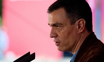 Pedro Sánchez durante su mitin de este sábado en Orense. | EFE