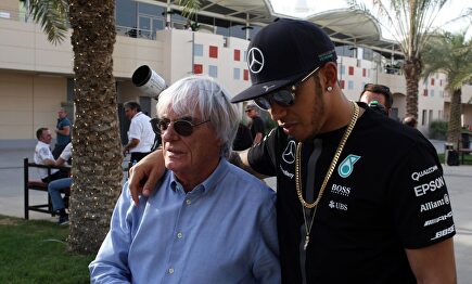 Lewis Hamilton, junto a Bernie Ecclestone en una imagen de archivo. | Cordon Press