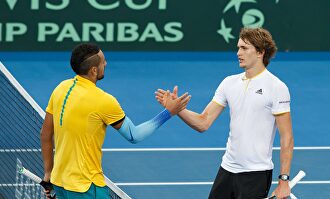 Nick Kyrgios saluda a Alexander Zverev tras un partido del Abierto de Australia en 2018. | Cordon Press