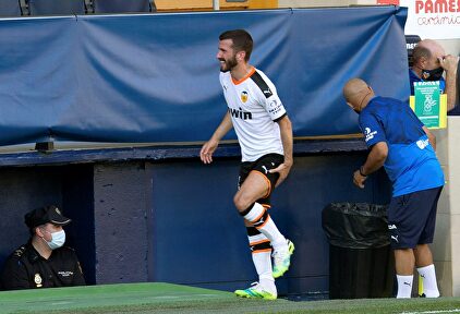 José Luis Gayá, lesionado ante el Villarreal, dice adiós a la temporada. | EFE