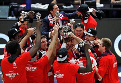 El Kirolbet Baskonia celebra la victoria | EFE