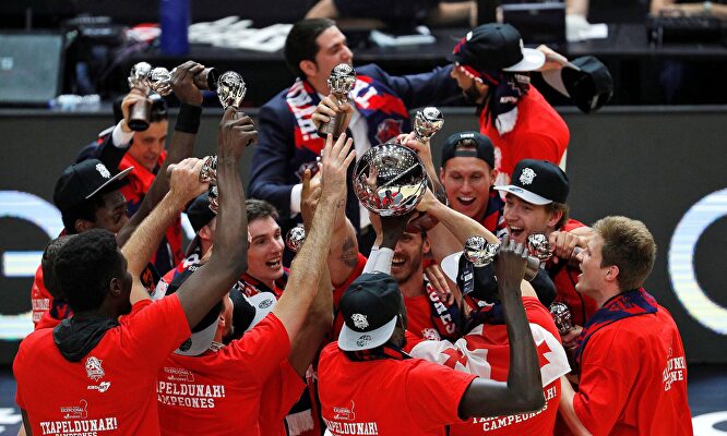 El Kirolbet Baskonia celebra la victoria | EFE