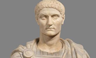 Estatua del emperador Constantino | Archivo