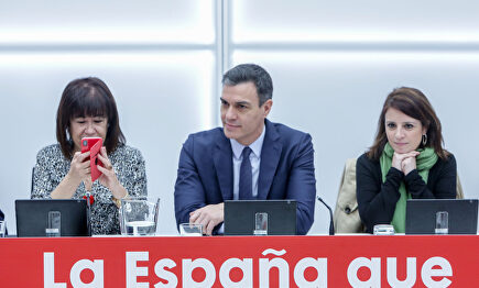 La presidenta del PSOE, Cristina Narbona, el presidente del Gobierno, Pedro Sánchez, y la vicesecretaria general, Adriana Lastra | Europa Press