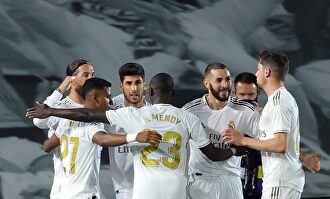 Los jugadores del Real Madrid celebran el gol de Sergio Ramos de penalti. | EFE