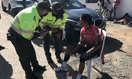 Tremendo susto el que se llevó Nairo Quintana | EFE