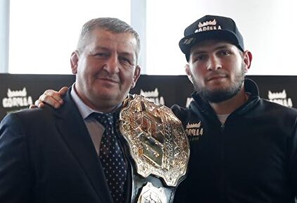 Khabib y su padre. | EFE