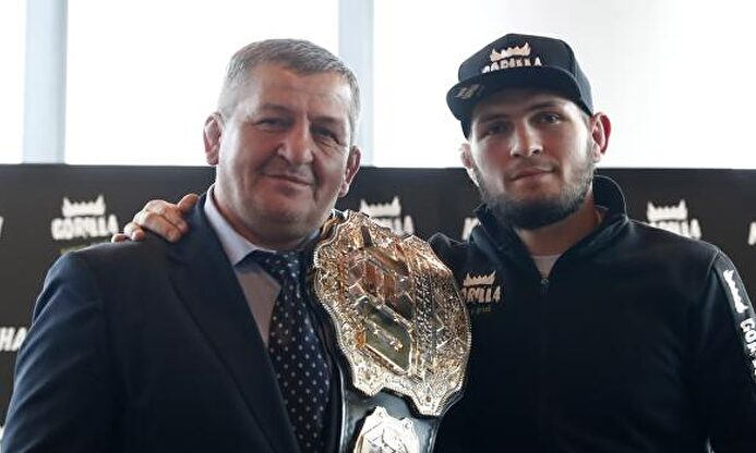 Khabib junto a su padre | EFE