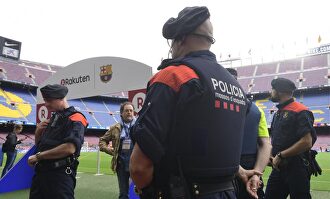 Agentes de los Mossos d'Esquadra, presentes en el Camp Nou. | Archivo