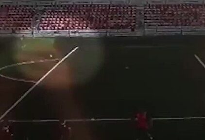 Le cae un rayo encima durante un partido y acaba en coma inducido