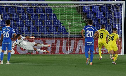 Tangana en los vestuarios tras el encuentro entre el Getafe y el Villarreal | EFE