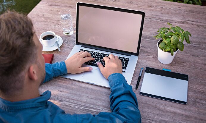 El coronavirus puede ser un reto para los jóvenes que buscan empleo.