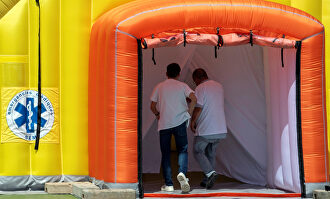 Hospital de campaña montado en el recinto del hospital Arnau de Vilanova de Lérida. | EFE