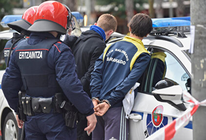 Momento de dos de las detenciones. | EFE