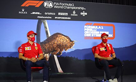 Charles Leclerc (i) y Sebastian Vettel, durante la rueda de prensa previa al GP de Estiria que se disputa este fin de semana en Spielberg. | EFE