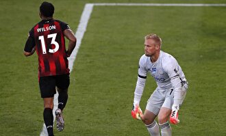 Remontada frenética del Bournemouth ante el Leicester tras un error de Schmeichel  