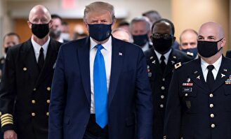 Trump en un reciente acto público, con mascarilla | EFE