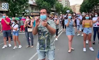 Cientos de personas protestan en Lérida contra el confinamiento