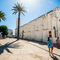 Conil, a 38 kilómetros de Cádiz, es una bonita y turística localidad marinera, con una playa extraordinaria que atrae a bañistas de toda España y el extranjero. En la fotografía, la iglesia de Santa Catalina.