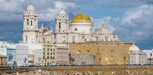 Diez rincones de la ciudad de Cádiz y cinco lugares imprescindibles de su costa hasta Tarifa