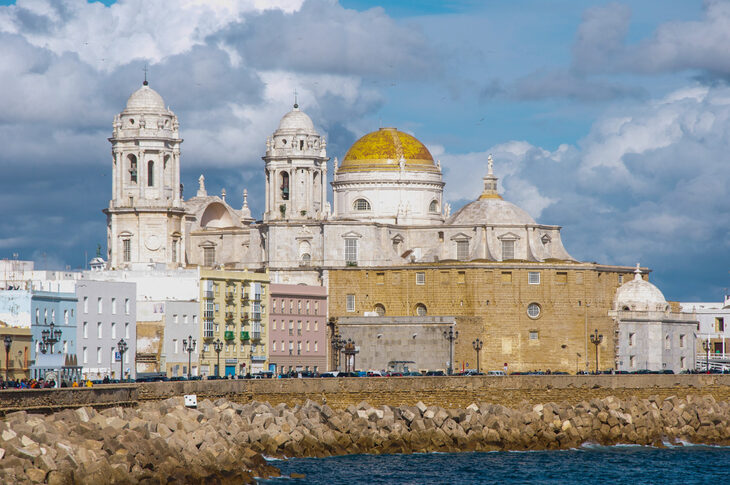 Diez rincones de la ciudad de Cádiz y cinco lugares imprescindibles de su costa hasta Tarifa