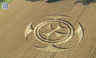 Aparece un intrigante y gigantesco símbolo de los templarios sobre un campo en el norte de Francia