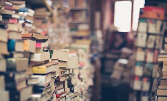 los libros, pila, tienda de libros | Pixabay/CC/EliFrancis