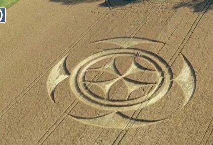 Aparece un intrigante y gigantesco símbolo de los templarios sobre un campo en el norte de Francia