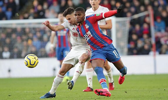 Wilfried Zaha recibió los mensajes racistas antes de enfrentarse al Villa | Twitter