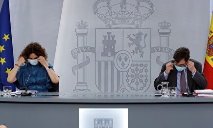 Marías Jesús Montero y Salvador illa. | EFE