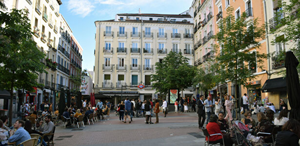 Plaza de Chueca, Madrid | Alamy