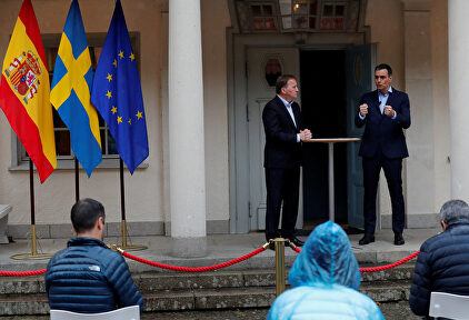 Sánchez y el primer ministro sueco, Stefan Löfven. | EFE