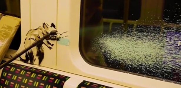 Banksy coloca ratas en el metro de Londres para reivindicar el uso de la mascarilla