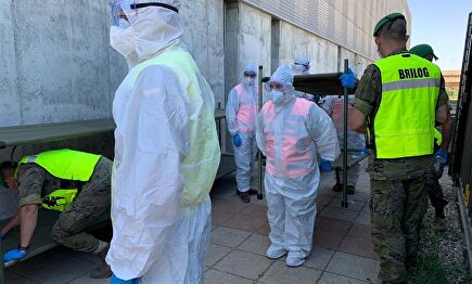 Militares habilitando el polideportivos de Albalate de Cinca. | Min. Defensa