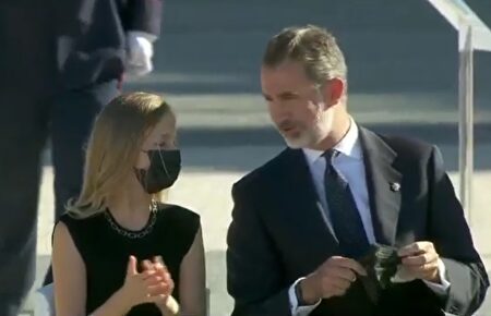 El toque de atención de Leonor al Rey para que se ponga la mascarilla