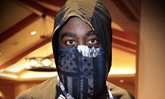 El jugador llegó a la burbuja con esta polémica mascarilla | EFE