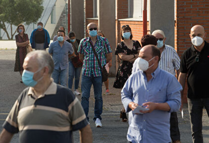 Ciudadanos con mascarilla | Carlos Castro / Europa Press