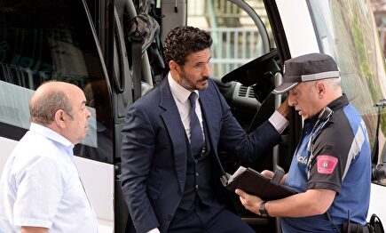 El policía que se atrevió a parar al autobús del Real Madrid