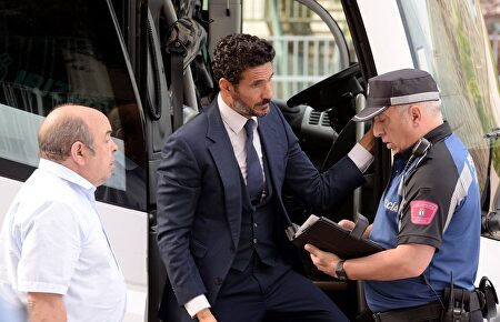 El policía que se atrevió a parar al autobús del Real Madrid
