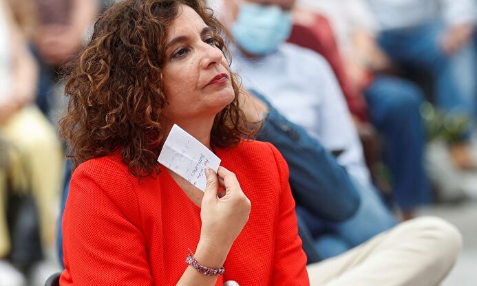 La ministra de Hacienda, María Jesús Montero, interviene en el mitín de cierre de la campaña electoral en San Sebastián | EFE