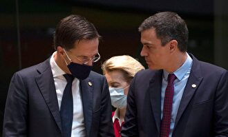 Pedro Sánchez y el primer ministro holandés, Mark Rutte, reunidos este sábado. | EFE