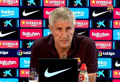 Quique Setién, en rueda de prensa con el Barcelona. | EFE