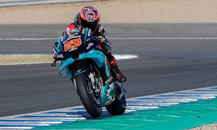 Fabio Quartararo, a lomos de su Petronas Yamaha en el circuito de Jerez de la Frontera. | EFE