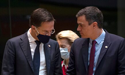 Pedro Sánchez y el primer ministro holandés, Mark Rutte, reunidos este sábado. | EFE