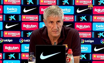 Quique Setién, en rueda de prensa con el Barcelona. | EFE