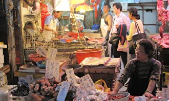 Mercado callejero en China. | Pixabay