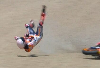 Márquez sufre una fractura en el brazo derecho y tendrá que pasar por el quirófano