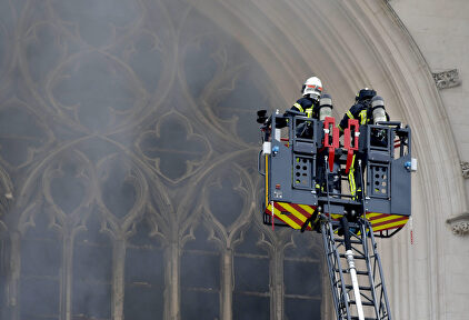 Espectacular incendio en la catedral de Nantes