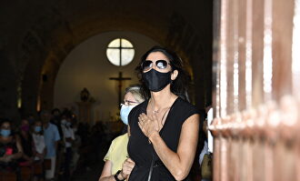 Paz Padilla despide a su marido en un emotivo entierro