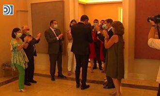 Moncloa prepara un ridículo recibimiento entre aplausos a Sánchez tras la cumbre europea